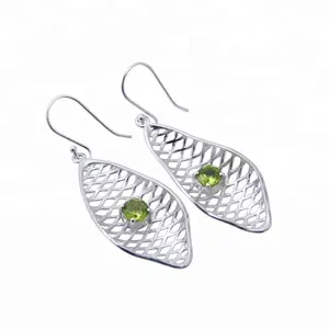 Belle pierre précieuse péridot vert naturel balancent boucle d'oreille en argent sterling 925 bijoux pour femmes - Product Image 1
