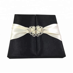 มุกขนาดใหญ่เข็มกลัด Embellished สีน้ำตาลผ้าไหมเชิญกล่อง - Product Image 3