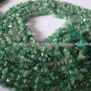 Pepitas de piedras preciosas de Esmeralda Cuentas de virutas ásperas Hebras de piedra cruda - Product Image 1