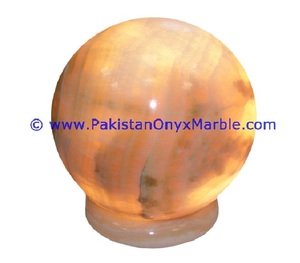 Lampe sphérique en onyx sculptée et polie, forme de globe, décoration d'intérieur haut de gamme avec motif de style amour, artisanat en pierre - Product Image 4