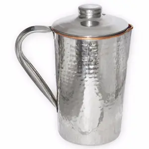 Venta al por mayor proveedor 50 oz martillado bebiendo de ware dentro cobre fuera indio de acero inoxidable jarra de agua