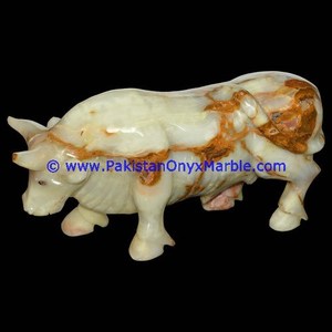 Statue de taureau en onyx sculpté de qualité supérieure - Product Image 4