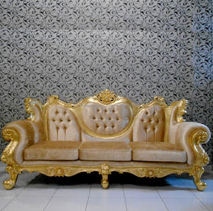 Sofá clásico de lujo tallado pesado, 3 asientos - Product Image 4