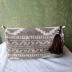 Venta al por mayor de bolsas de tela Durries de algodón con cierre de cremallera borla neceser cosmético playa y viaje accesorios de mujer - Product Image 1