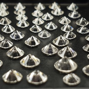 เพชร HPHT 0.40 ถึง 0.50 กะรัต สีขาว ทรงกลม เจียระไนแบบกลม ความสะอาดระดับ SI ผลิตด้วยวิธี CVD  แบบเมลี  ขัดเงา  เจียระไนอย่างดีมาก  ความแข็ง 10 โมห์ - Product Image 4