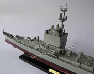 Modèle de bateau en bois artisanal USS LONG BEACH (CNG-09) Cadeau fantaisie - Product Image 1