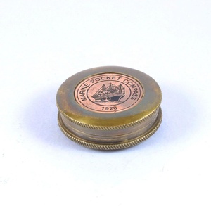 Brújula Náutica de latón antiguo con diseño grabado de Robert Frost, Funda de cuero de tamaño bolsillo, aleación de Metal para Navidad y Pascua - Product Image 3