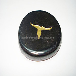 Pierre de palmier à visage de taureau gravée en obsidienne noire d'Inde - Product Image 1