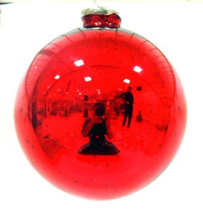 Bolas colgantes de Navidad metálicas en forma de nieve redondas, adornos de tamaño personalizable para uso decorativo en el hogar y el Hotel - Product Image 1