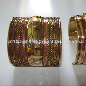 กำไลข้อมือทองเหลืองแฟชั่นสีทองกว้างรูปแบบตัวเลขไม่ซ้ำกันสไตล์พังค์ทำจากอัลลอยสำหรับงานแต่งงานงานหมั้นครบรอบ - Product Image 2