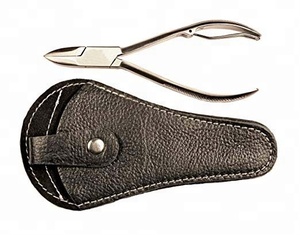 La manucure professionnelle en podiatrie argentée met en œuvre des coupe-ongles d'orteil avec pochette en cuir PU pour les soins personnels et le coupe-ongles incarnés - Product Image 1