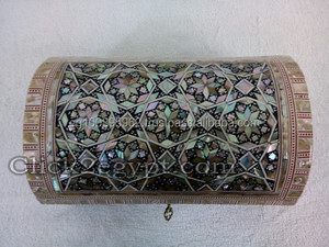 Boîte à bijoux en bois avec serrure à clé, incrustée de mosaïque de nacre J26 - Product Image 3