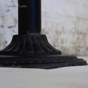 Mesa de café industrial de hierro fundido con base superior de madera para sala de estar o barra casera-Muebles industriales - Product Image 3