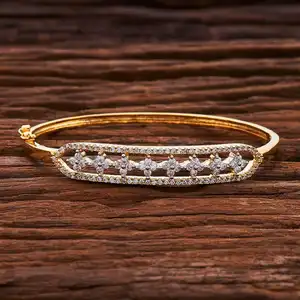 Joaillerie — bijoux en pierre CZ, présentoir de bijoux artificiels, tendance, mode Kada - Product Image 1