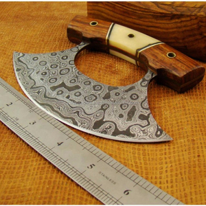 La elección del maestro culinario desbloquea la creatividad y la precisión ilimitadas con un cuchillo Ulu de Damasco forjado hecho a mano - Product Image 1