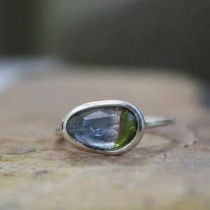 แหวนพลอยทัวร์มาลีนธรรมชาติแบบหยาบประดับอัญมณีแหวนหมั้นทำจากเงินสเตอร์ลิงทันสมัย - Product Image 2