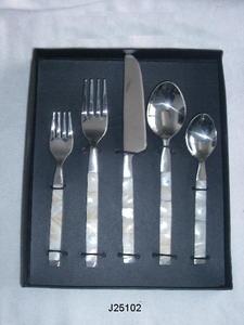 ชุดช้อนส้อมมุกประดับเหล็ก ขายดี มีทุกสี ชุดอาหารค่ำ 4 ชิ้น ชุดเครื่องครัว ตกแต่งบ้าน - Product Image 4