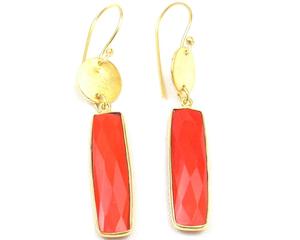 Nouvelle pierre précieuse de corail rouge avec un cadeau à la mode en forme de rectangle fait à la main plaqué or pour sa boucle d'oreille Boho - Product Image 1
