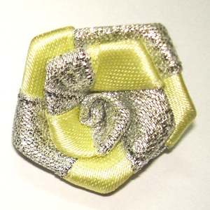 Flor de cinta de plata amarilla RF1025, proveedor y fabricación a granel de refractex, India, hecha en la India, la mejor calidad y precio bajo - Product Image 1