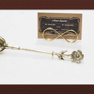 Infuseur à thé en laiton, ml, Design floral fait à la main - Product Image 1