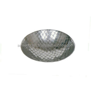 Plateau de service en métal de haute qualité plateau fait à la main de qualité supérieure plat décoratif en relief argenté de forme ronde - Product Image 1