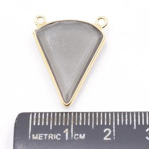 Pendentif en forme de triangle en pierre de lune grise, argent sterling 925, serti, plaqué or 18 carats, fabrication artisanale de bijoux - Product Image 2