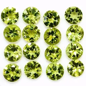 Lot 7X7มม.รอบด้านเกรดปานกลางธรรมชาติPeridotหลวมปรับเทียบอัญมณี