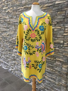 Vestido Corto Estilo Hippie con Mangas Campana en Amarillo Brillante, Bordado de Pájaro del Amor, Estilo Vietnamita, con Bolsillos - Product Image 2