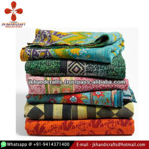 Lot de courtepointes sari kantha réversibles vintage indiennes en gros - Product Image 1