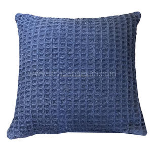 Housses d'oreiller 100% coton texturé rayé tissé écologique et antibactérien pour la maison dans différents styles et couleurs - Product Image 3