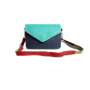 Venta al por mayor 2025 nueva moda 100% cuero genuino cuadrado bandolera bolsos de hombro Multicolor Mini solapa Sling bolsos para niñas y mujeres - Product Image 1