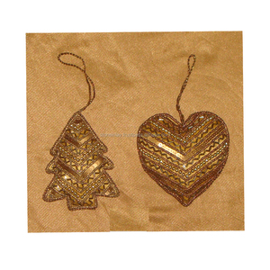 Adorno Navideño Colgante con Forma de Árbol Indio y Forma de Corazón - Product Image 1