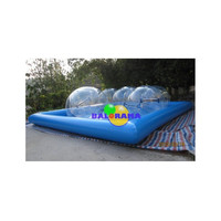 Piscine gonflable de 8x8m pour boule d'eau avec 4 pièces boule d'eau