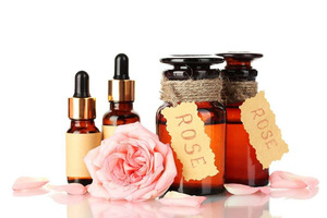 Aceite absoluto de rosa de calidad superior, proveedor mayorista de aceites esenciales, fabricación de usos cosméticos para exportadores indios a los mejores precios - Product Image 4