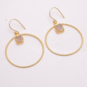 Pendientes de piedras preciosas de cuarzo rosa, joyería de latón chapada en oro, joyería hecha a mano - Product Image 1