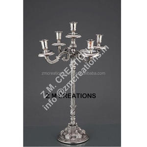 เชิงเทียนโลหะสลักลายนูนแบบโบราณ5แขนสำหรับตกแต่งบ้านยอดนิยมสำหรับห้องนั่งเล่นงานแต่งงาน - Product Image 1