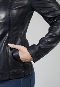 Chaqueta de Motocicleta de Piel de Oveja para Mujer, Elegante, Impermeable, de Secado Rápido, Color Liso, Nueva Colección de Invierno, Diseño Único - Product Image 6