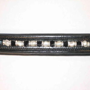 Bandas de cejas de cuero ostentosas coloridas hechas a mano en todas las formas banda de cejas de caballo de cuero acolchado negro para brida en todos los tamaños personalizados - Product Image 1