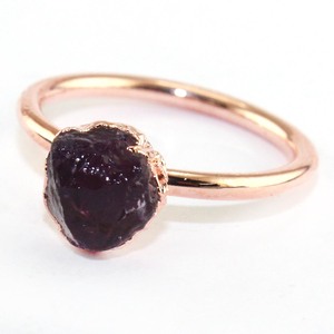 Anillo de amatista púrpura en bruto natural, anillo con borde electrochapado de oro rosa de latón, anillo de piedra de nacimiento de febrero para joyería de uso unisex - Product Image 2
