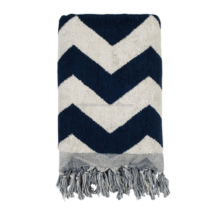 Serviette turque Zig-zag faite à la main NAVY, serviettes turques de luxe fabriquées à la main, faites à la main, collection Chevron Handloomed fabriquée en Turquie. - Product Image 5