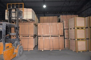 Contreplaqué de bois dur mélangé Eucalyptus Bintangor rougeâtre commercial, face et dos, épaisseur 14,5 mm, émission de formaldéhyde E2, extérieur - Product Image 4