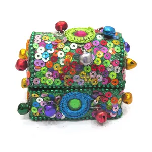 Fabricant Rajasthani Ensemble de Bijoux Doré Perlé Lac Glitter Indien Carré Boîte à Bijoux Femmes Stockage Personnel Boîte à Pilules - Product Image 3