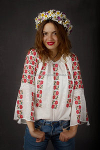 Colección de verano Tops de diseñador Blusa rumana hecha a mano Traje popular Estilo bohemio Top bohemio Blusa de primavera bordada - Product Image 2