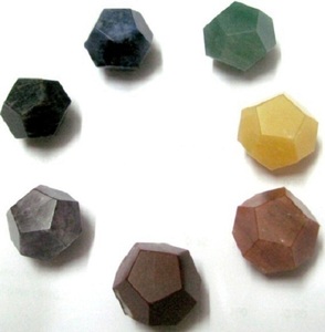 Haute qualité 7 Chakra pierre dodécaèdre cristal naturel Reiki cristal de guérison pierre précieuse trophée cristal pierre précieuse grossiste - Product Image 1