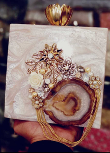 Bolso de mano hecho a mano de resina de Calidad única para mujeres y niñas bolso de fiesta de boda a precio asequible por LUXURY CRAFTS - Product Image 2