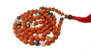 Perles de pierres précieuses naturelles de style indien Rudraksha, pièces spirituel nouées - Product Image 6