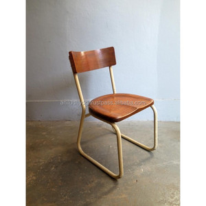 Chaise décorative industrielle en métal et en bois, décor artistique, style industriel - Product Image 2