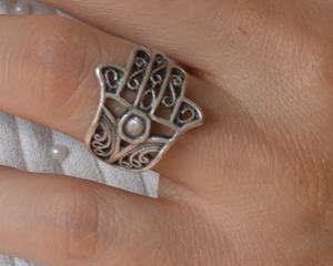 Main Fathima Khamsa Bague En Argent Kabbale Amulette Historique Doigts Inspirés Du Moyen-Orient Bague De Paume Matériau Principal Alliage - Product Image 2