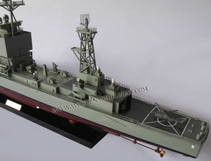 Modèle de bateau en bois artisanal USS LONG BEACH (CNG-09) Cadeau fantaisie - Product Image 2