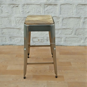 Taburete de Bar de metal industrial moderno con asiento de madera de mango Diseño antiguo para muebles para el hogar en gabinetes de sala de estar - Product Image 2